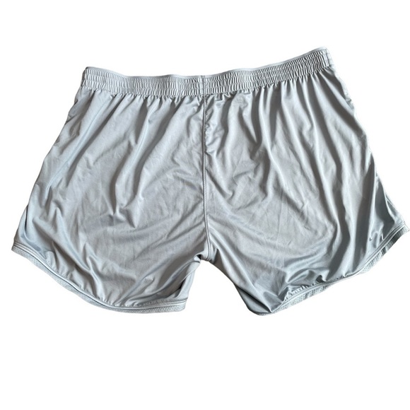 Men’s Under Armour light grey shorts. Size XXL - Picture 2 of 5